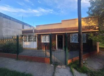 Casa · 108m² · 3 Ambientes · 1 Cochera · Casa en Venta en PH Ensenada, Calle Don Bosco y Guemes