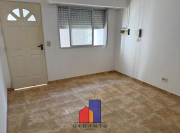 Departamento · 33m² · 2 Ambientes · Impecable 2 Ambientes con Patio Propio - Excelente Ubicación en San Justo