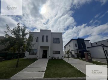 Casa · 200m² · 4 Ambientes · 2 Cocheras · Casa en San Pablo, 2 Plantas, Lote Interno a Estrenar.