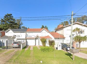 Casa · 180m² · 4 Ambientes · 1 Cochera · Casa en Venta - 3 Dorm. 2 Baños - Cochera - 240 m² - Mar del Plata