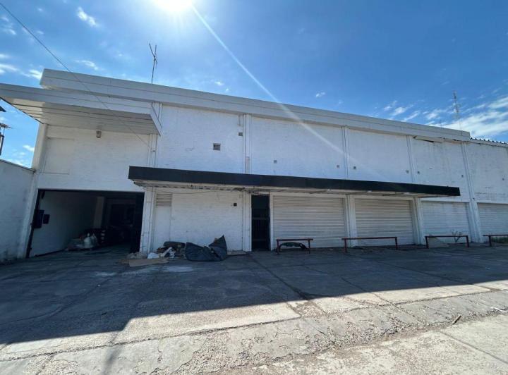 Bodega-Galpón · 1400m² · 2 Ambientes