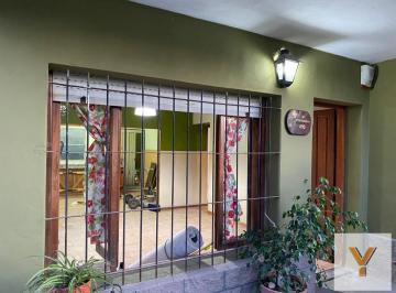 Casa · 85m² · 4 Ambientes · 1 Cochera · Casa en Venta - 3 Dorm. 1 Baño - 260 m² - San Juan Bautista, Chascomús
