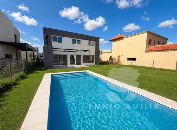 Casa · 135m² · 5 Ambientes · 2 Cocheras · Casa en Barrio Cerrado San Pablo