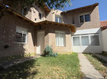 Casa · 145m² · 4 Ambientes · 2 Cocheras · Casa 3 Dorm. con Pileta - B° Arévalo - Cipolletti
