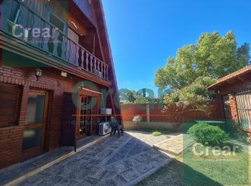 Casa · 4 Ambientes · 1 Cochera · Casa en Barrio Jardin
