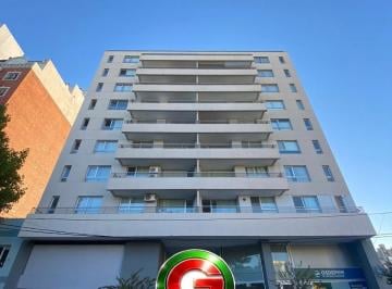 Departamento · 5 Ambientes · 1 Cochera · Departamento de Tres Dorm. en Alquiler