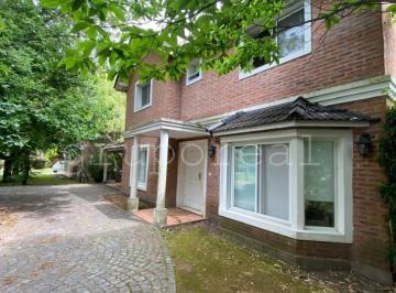 Casa · 200m² · 6 Ambientes · 1 Cochera · Venta El Rocio - Tres Dorm. con Pileta