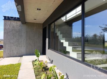 Casa · 288m² · 5 Ambientes · 3 Cocheras · Casa en Amarras de Escobar