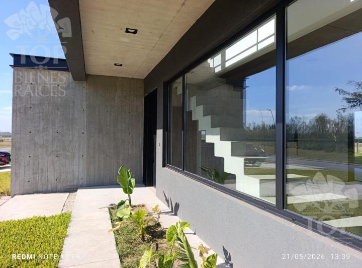 Casa · 288m² · 5 Ambientes · 3 Cocheras