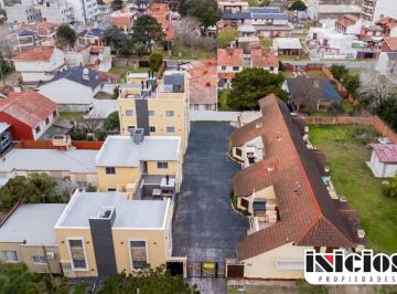Departamento de 4 ambientes, Costa Azul · Dúplex: La Rioja N° 4269 Uf. 5 - Costa Azul - C1099