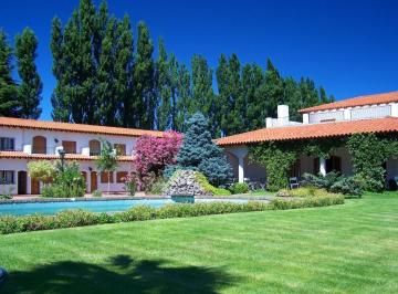 Hotel · 1607m² · Ubicación Estratégica Sobre Av Mosconi (Ex Ruta 22)