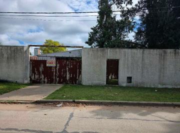 Casa · 180m² · 2 Dormitorios · Vendo Casa y Salón en Concepción del Uruguay, Entre Ríos