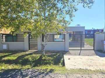 Casa · 73m² · 3 Ambientes · 2 Cocheras · Casa 2 Dorm. a Estrenar con Pileta