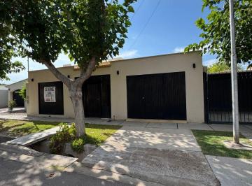 Casa de 5 ambientes, San Martín · Casa con 220 m² en Venta con 3 Dorm. en San Martín