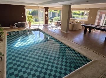 Casa · 400m² · 6 Ambientes · Casa en Venta en Barrio Arenas del Sur