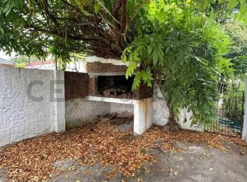 Casa · 190m² · 3 Dormitorios · 1 Cochera · Venta 2 Casas + Terreno Para Una 3ra/ Alquiladas Inversion / 9.1% Anual