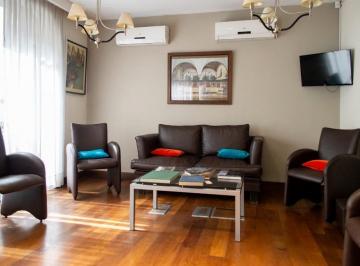 Oficina comercial · 315m² · 10 Ambientes · Oficina de Categoría, Reciclada a Nuevo. 315 m². Apta Vivienda.