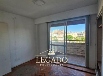 Departamento de 3 ambientes, Villa del Parque · Depto 3 Ambientes a Nuevo - 4° Piso con Balcón Contrafrente - Cochera y Baulera - Oportunidad