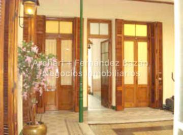 Casa · 500m² · 10 Dormitorios · Casa en Venta en La Plata - Av 44 E/ 5 y 6