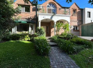 Frente · Casa en Alquiler - Barrio Privado.