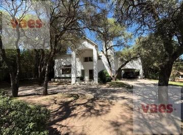Casa · 480m² · 12 Ambientes · 3 Cocheras · Casa en Venta en Las Delicias con Fondo Golf