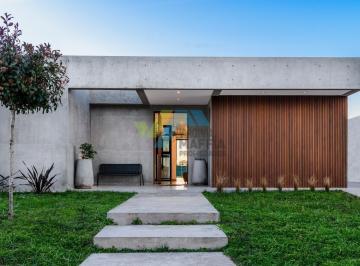 Casa · 135m² · 4 Ambientes · 1 Cochera · Casa en Venta en Santa Elisa, Pilar del Este, Pilar