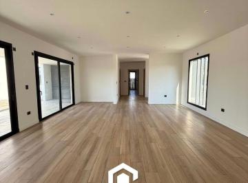 Casa de 6 ambientes, Bahía Blanca · Casa Moderna en Venta en Barrio Patagonia