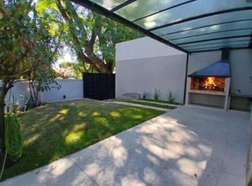Casa de 7 ambientes, San Isidro · Casa en Venta - Tu Nuevo Refugio en El Bajo de Martínez: