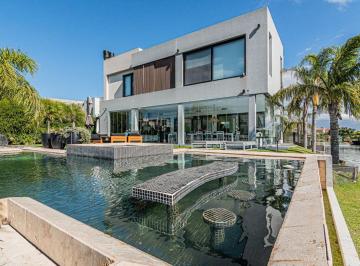 Casa de 5 ambientes, Quilmes · Venta Casa de Categoría 5 Ambientes con Vista Al Lago en Nuevo Quilmes