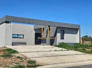 Casa · 155m² · 4 Ambientes · 2 Cocheras · Casa en Venta - San Sebastian - Area 13