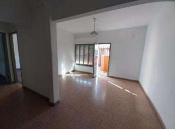 Departamento · 70m² · 3 Ambientes · Departamento 3 Amb Al Frente 1er Piso por Escalera