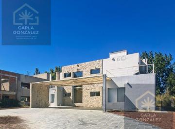 Casa · 300m² · 6 Ambientes · Casa - Capital