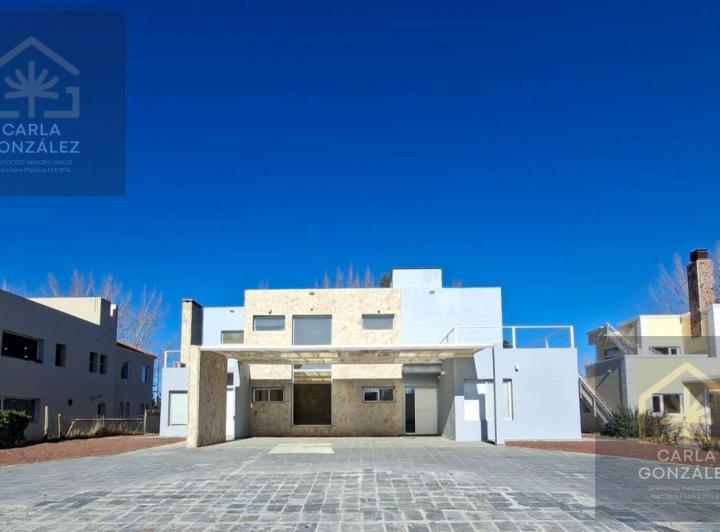 Casa · 300m² · 6 Ambientes