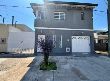 Casa · 230m² · 3 Ambientes · Casa en Venta con Quincho/departamento