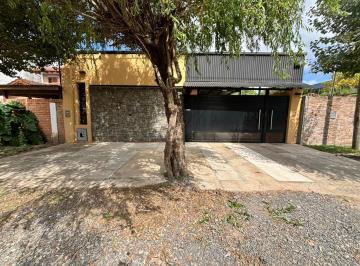 Casa · 120m² · 4 Ambientes · Casa de 3 Dorm. con Pileta en Venta en Villa Elisa