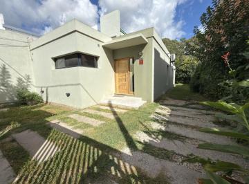 Casa de 3 ambientes, La Plata · Casa en Venta Acceso por Camino Centenario