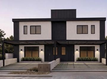 Casa · 110m² · 4 Ambientes · Casa Docta Av