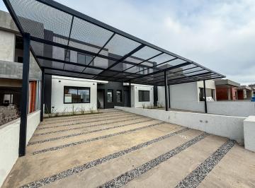 Casa · 110m² · 4 Ambientes · Casa Docta Av
