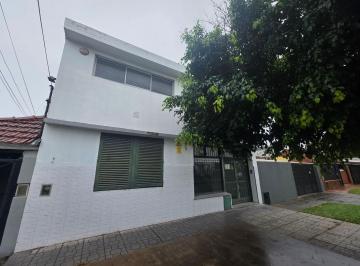 Edificio · 233m² · Excelente Inmueble Comercial en Venta a Solo 3 Cuadras de La Estación!