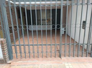 Departamento · 3 Ambientes · 1 Cochera · Casa en Alquiler en Planta Baja con Patio y Cochera