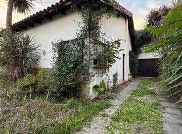 Casa · 130m² · 5 Ambientes · Casa en Venta - 4 Dorm. 1 Baño - La Plata