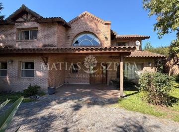 Casa · 135m² · 5 Ambientes · 1 Cochera · Venta de Casa 5 Ambientes en Boca Raton, Pilar