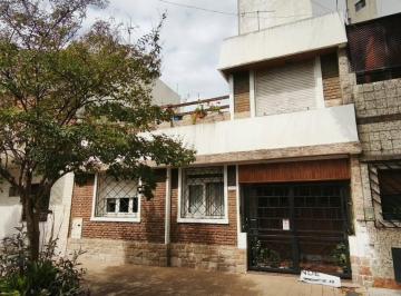 Casa · 135m² · 4 Ambientes · 1 Cochera · Casa Sobre Lote Propio, Terraza Patio Cochera. Liniers