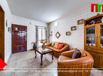 Casa de 11 ambientes, Córdoba · Casa de 4 Dorm. y 2 Baños