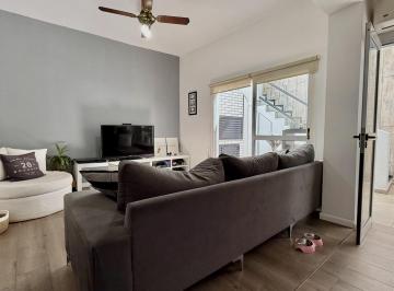 Casa · 166m² · 5 Ambientes · 1 Cochera · Pje San Carlos 3600 - Casa en Venta de 4 Dorm. - Rosario, Echesortu