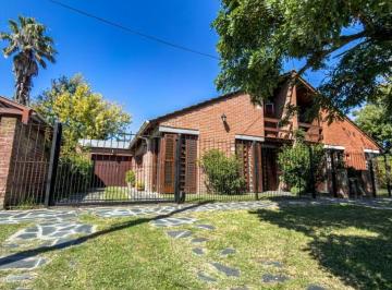Casa · 102m² · 4 Ambientes · 1 Cochera · Impecable Duplex 4 Amb con Garage y Parque
