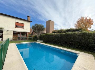 Casa · 184m² · 4 Ambientes · 2 Cocheras · Casa en Venta de 4 Ambientes con Cochera y Jardín con Piscina - Club de Campo Aránzazu
