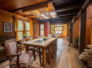 Casa · 14570m² · 10 Ambientes · Rincón