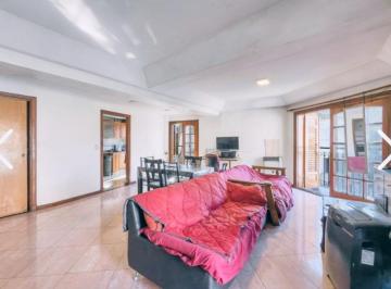 Casa · 200m² · 6 Ambientes · 2 Cocheras · Hermoso Dúplex en 3 Plantas Luminoso 6 Amb
