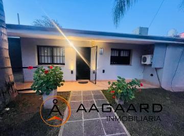 Casa · 220m² · 5 Ambientes · 2 Cocheras · Casa en Venta Villa Allende Parque con Escritura Tres Dorm. Gran Jardin y Pileta y Departament